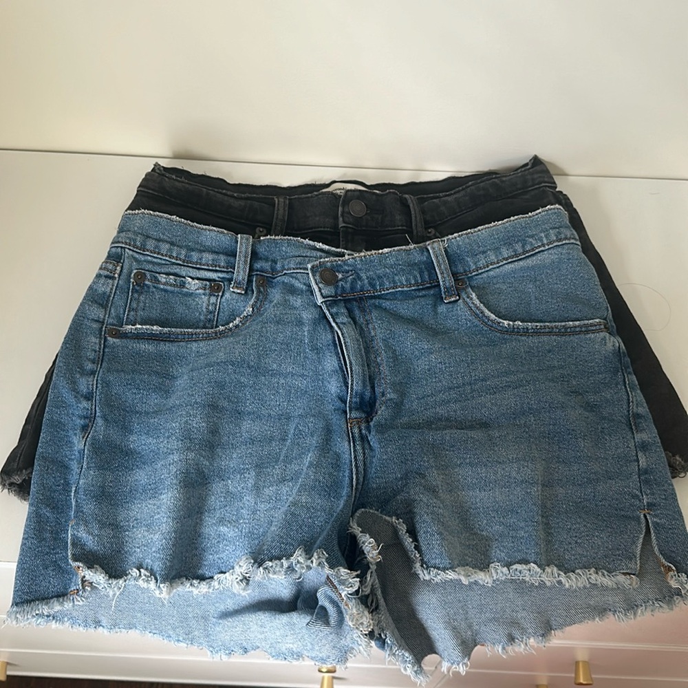 Gently worn (only for one summer) Abercrombie high rise The Mom short size 8